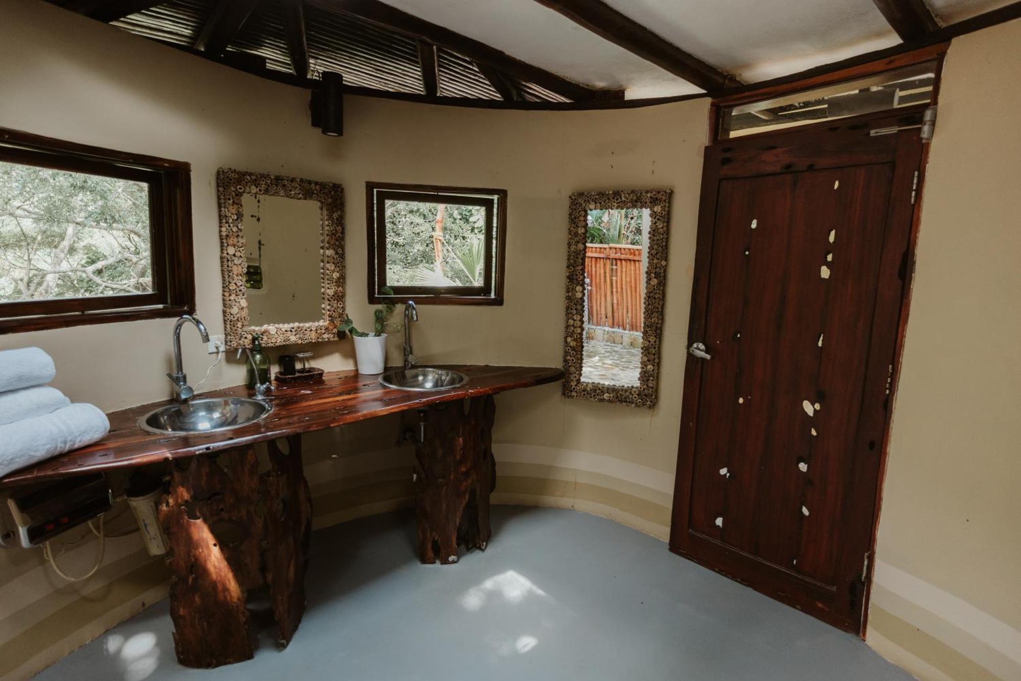 One Santuario Hotel Y Reserva Natural 帕洛米诺 外观 照片